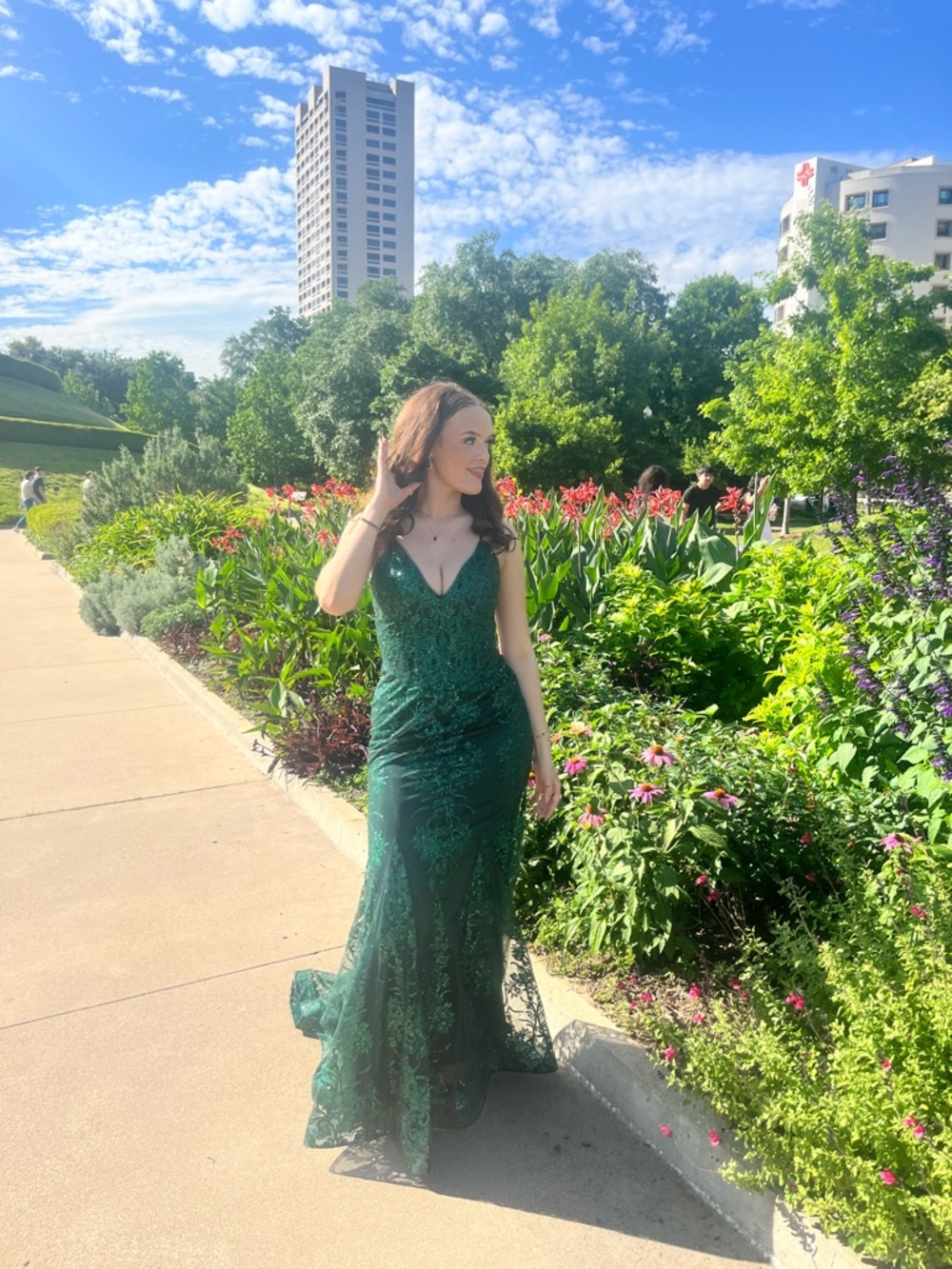 Elegant Green Lace Evening Gown - V-Neck Women’s Dress